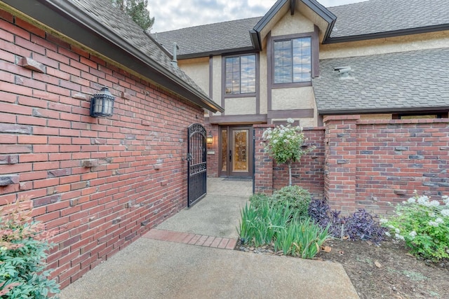 entrance to property featuring a patio