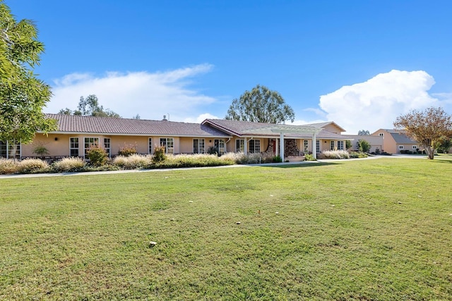 single story home featuring a front yard