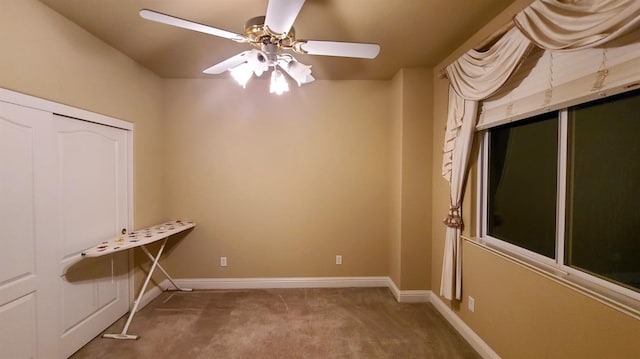 washroom with carpet and ceiling fan