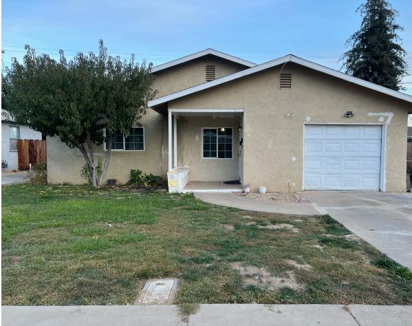 view of front of home with a front lawn and a garage