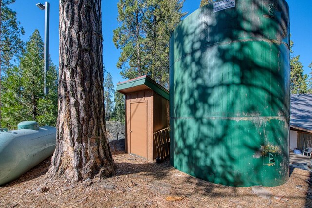 view of outbuilding