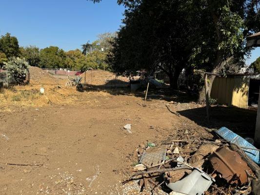 3819 E Belgravia Ave, Fresno, CA 93725 - view of yard
