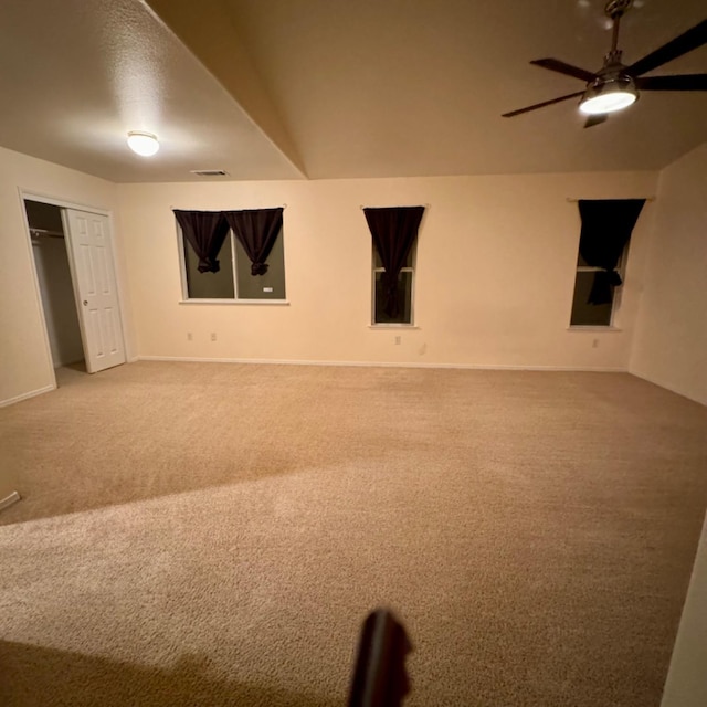 carpeted spare room featuring ceiling fan