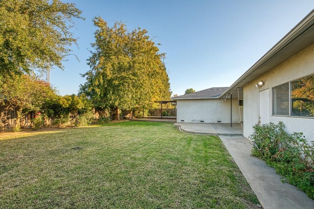 view of yard featuring a patio