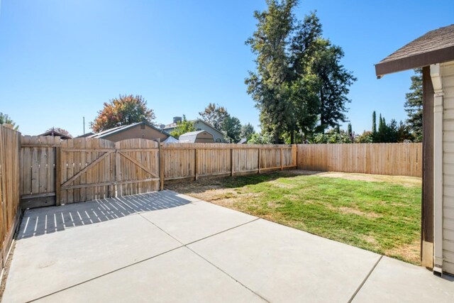 view of yard with a patio