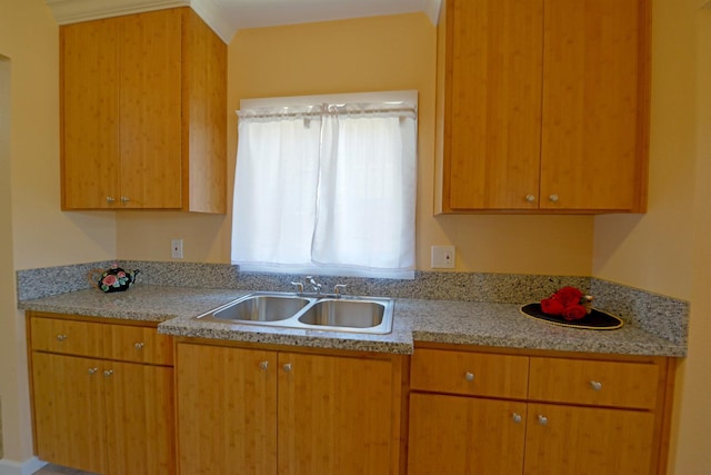 339 N Delno Ave, Fresno, CA 93706 - kitchen with a sink and light countertops