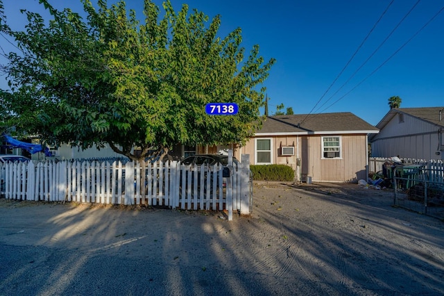 view of front of property with a fenced front yard