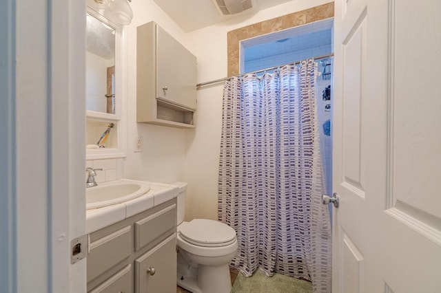 bathroom featuring visible vents, toilet, curtained shower, and vanity