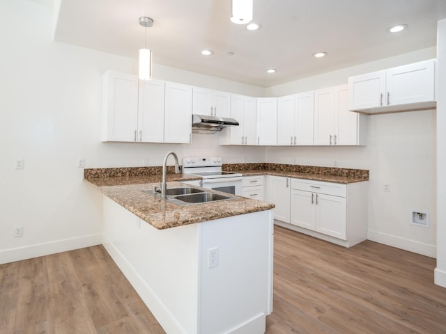 kitchen with sink, hanging light fixtures, white electric stove, white cabinets, and light wood-type flooring