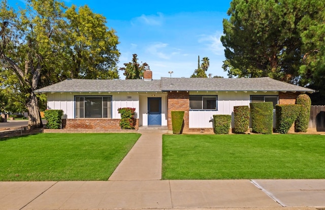 ranch-style home featuring a front yard