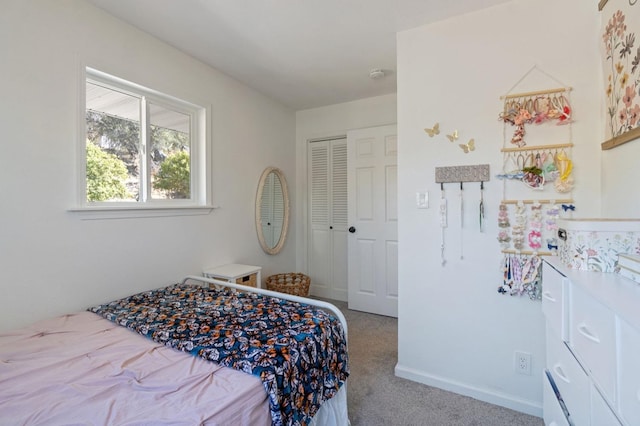 bedroom featuring carpet flooring and a closet