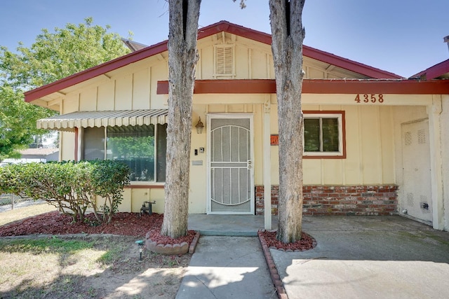 view of front of property