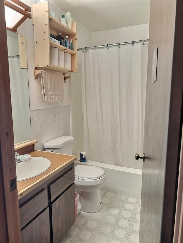 full bathroom featuring vanity, tile walls, shower / bathtub combination with curtain, and toilet