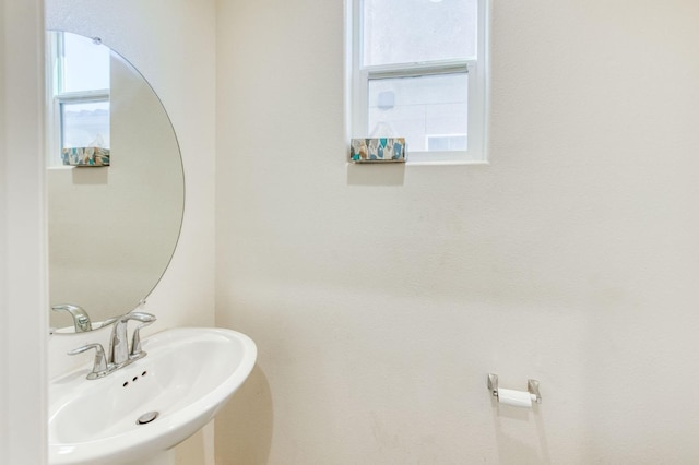 bathroom featuring sink