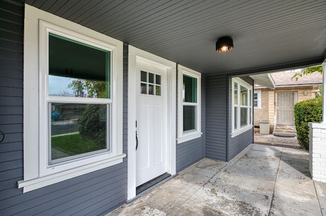 entrance to property featuring covered porch