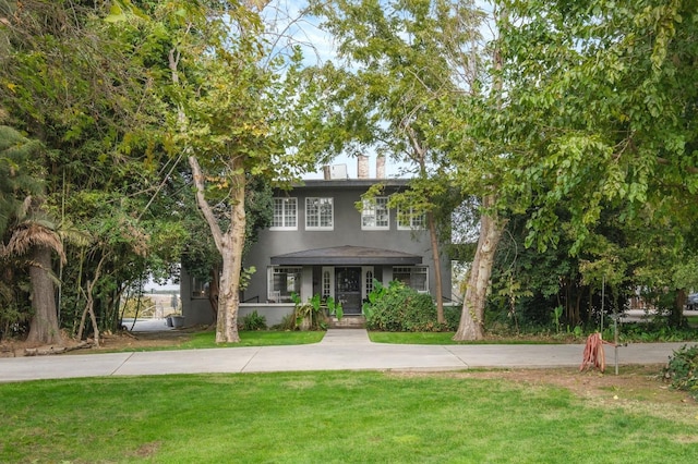 view of front of home with a front lawn