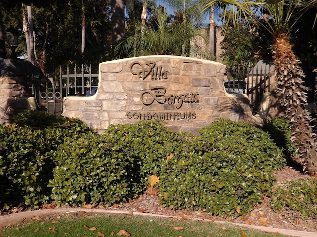 view of community / neighborhood sign