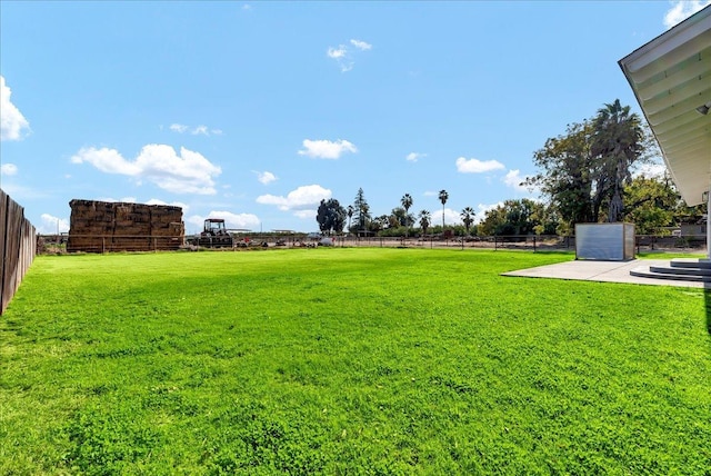 view of yard featuring a patio