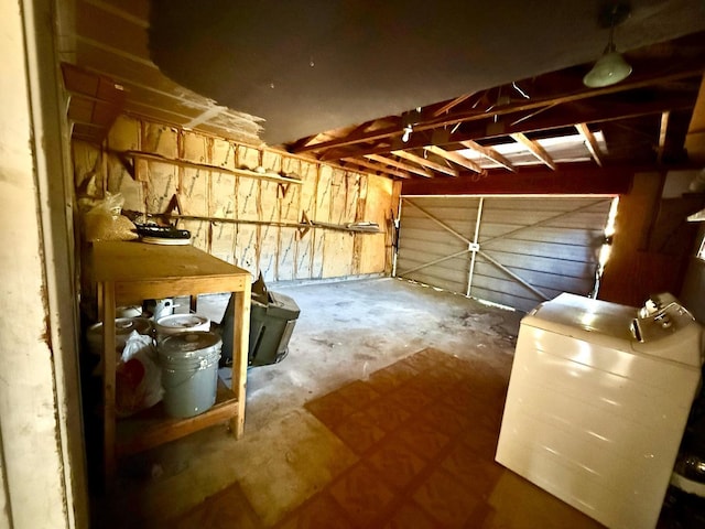 garage with washer / dryer