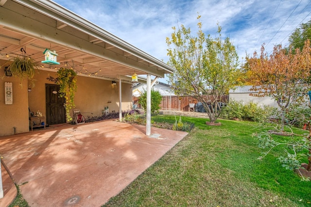 view of yard featuring a patio area