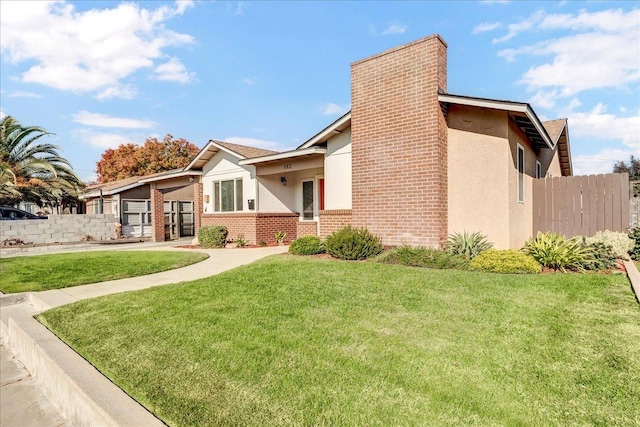 view of front facade featuring a front yard