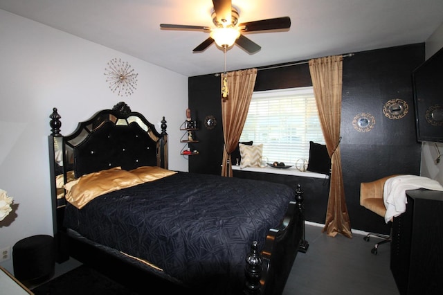 bedroom with ceiling fan