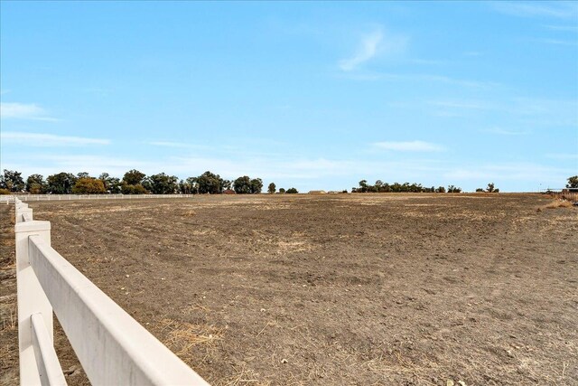 view of yard featuring a rural view