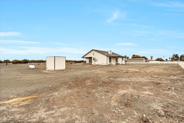 view of yard featuring a rural view