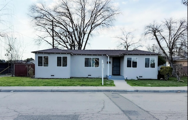 view of front of house featuring a front yard