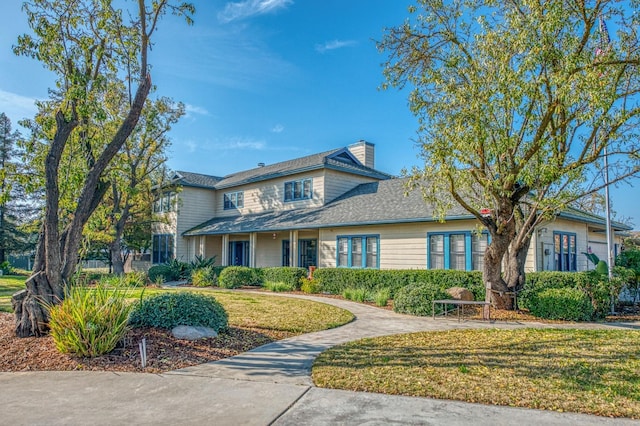 view of front facade with a front yard