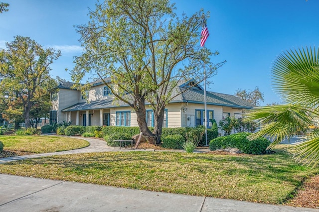 view of front of house with a front yard