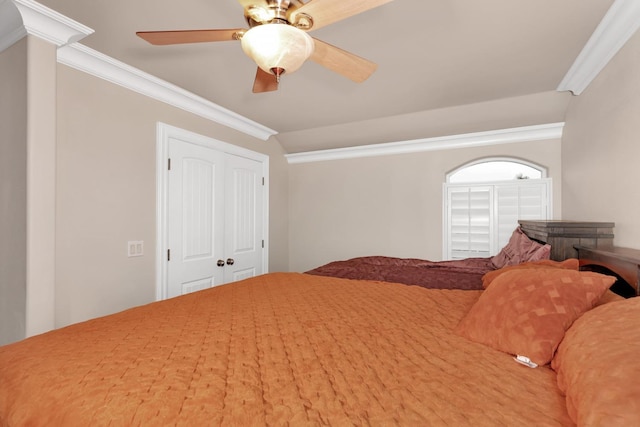 bedroom featuring ceiling fan, ornamental molding, and a closet