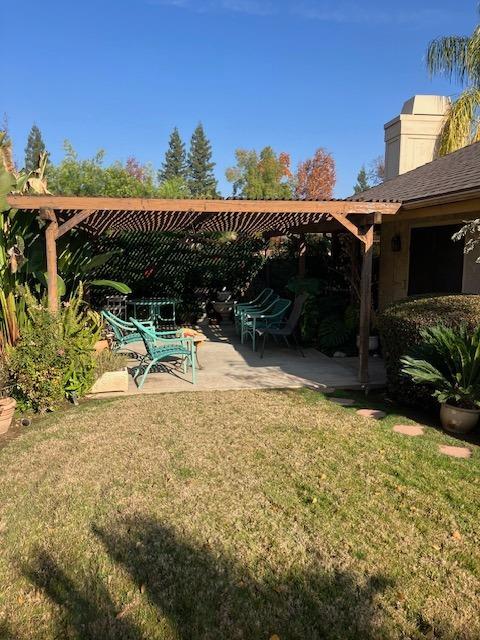 view of yard with a patio