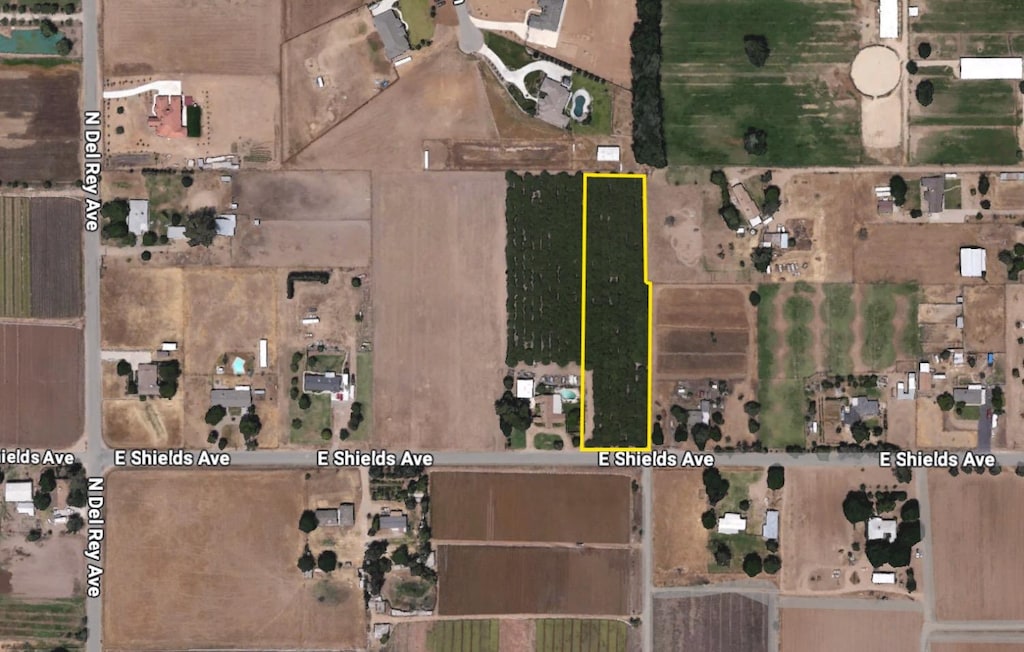 1 E Shields Ave, Sanger, CA 93657 - photo 1