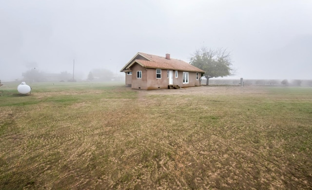 view of yard featuring a rural view