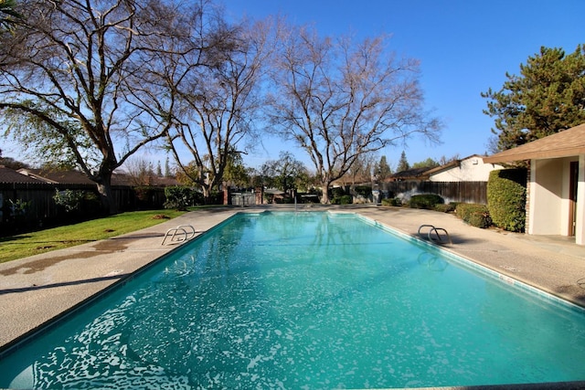 view of swimming pool featuring a patio