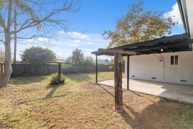 view of yard featuring a patio