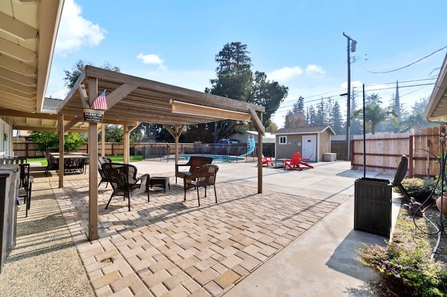 5870 E Midwick Ln, Fresno, CA 93727 - fenced backyard with a patio and a pergola