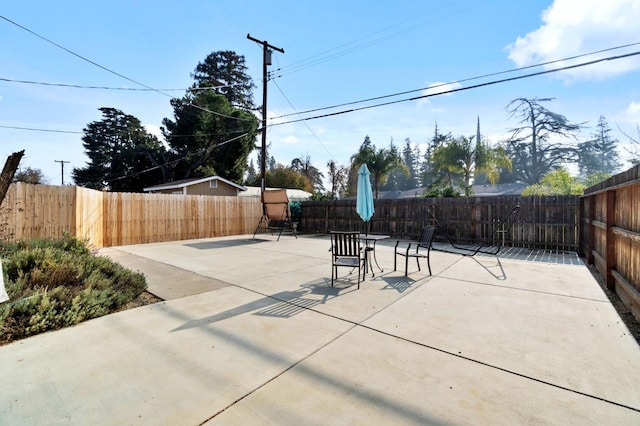 5870 E Midwick Ln, Fresno, CA 93727 - fenced backyard with a patio