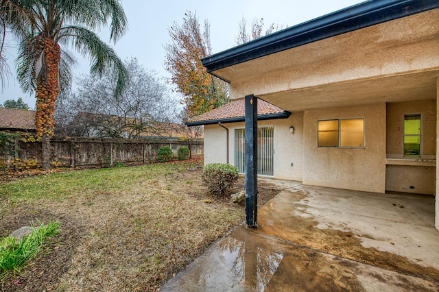 view of yard with a patio area