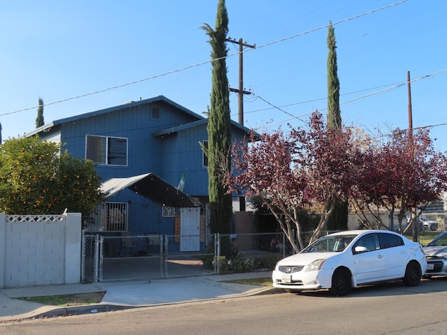 view of front of property