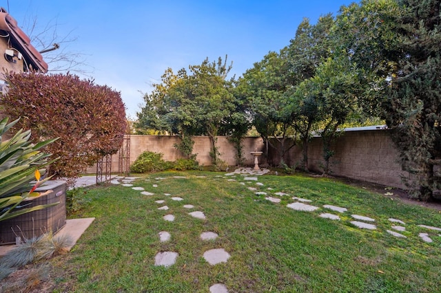 1445 E Via Roma Dr, Fresno, CA 93730 - view of yard featuring central AC unit