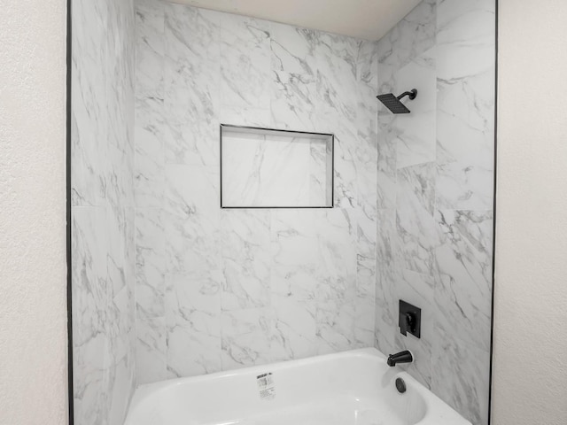 bathroom featuring tiled shower / bath combo