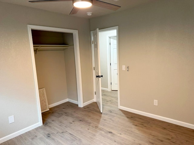 unfurnished bedroom with a ceiling fan, light wood-style flooring, baseboards, and a closet