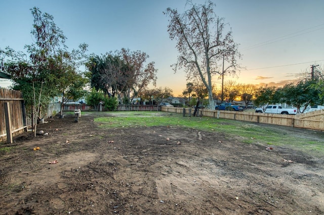 view of yard at dusk