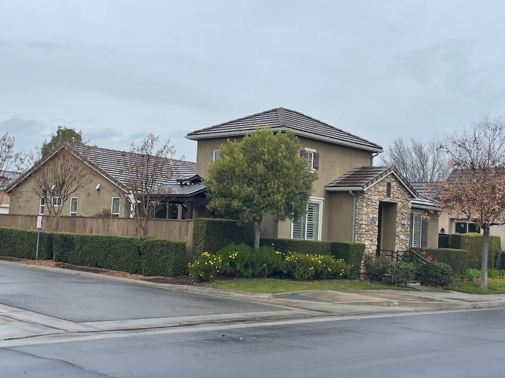 view of front of house