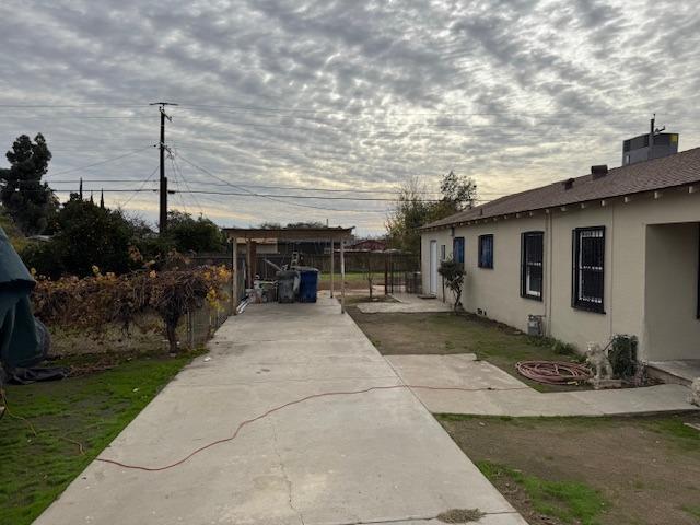 view of yard featuring a patio