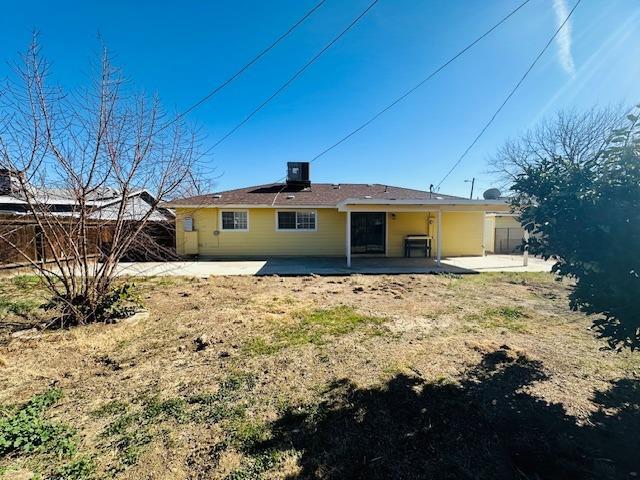 975 N Princeton Ave, Coalinga, CA 93210 - back of property featuring a patio and cooling unit
