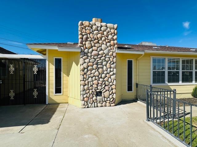 975 N Princeton Ave, Coalinga, CA 93210 - exterior space featuring a patio area