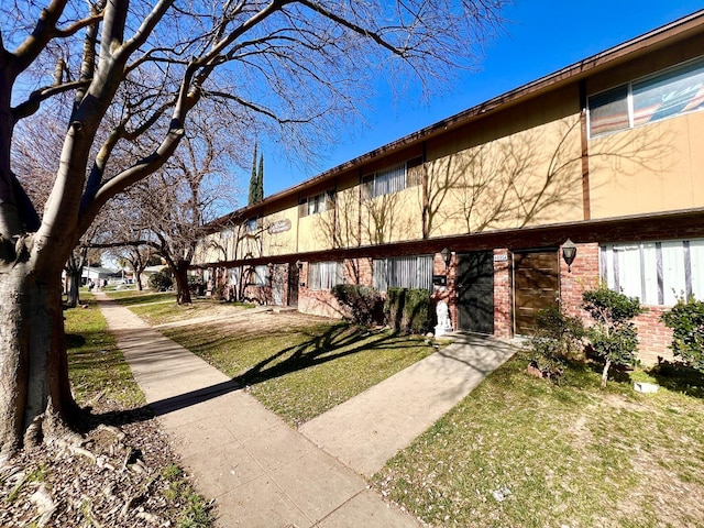 exterior space featuring a front yard